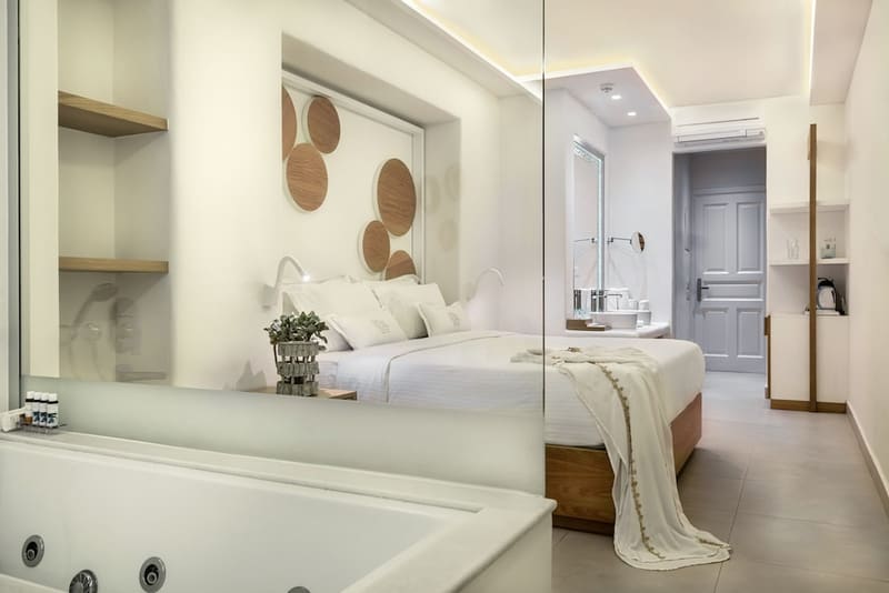 Private hot tub at Nissaki Boutique Hotel, Mykonos — photo 6