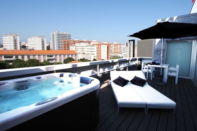 Private hot tub at BessaHotel Boavista, Porto
