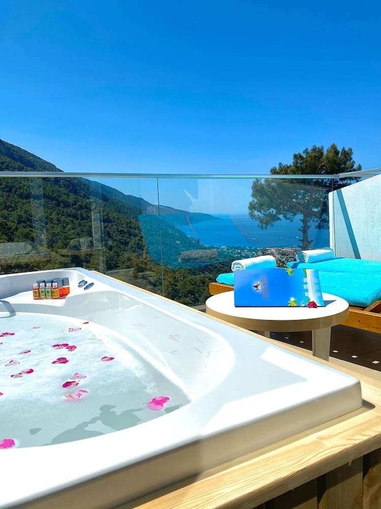 Private plunge pool at King Royal Palace Ölüdeniz, Fethiye — photo 2