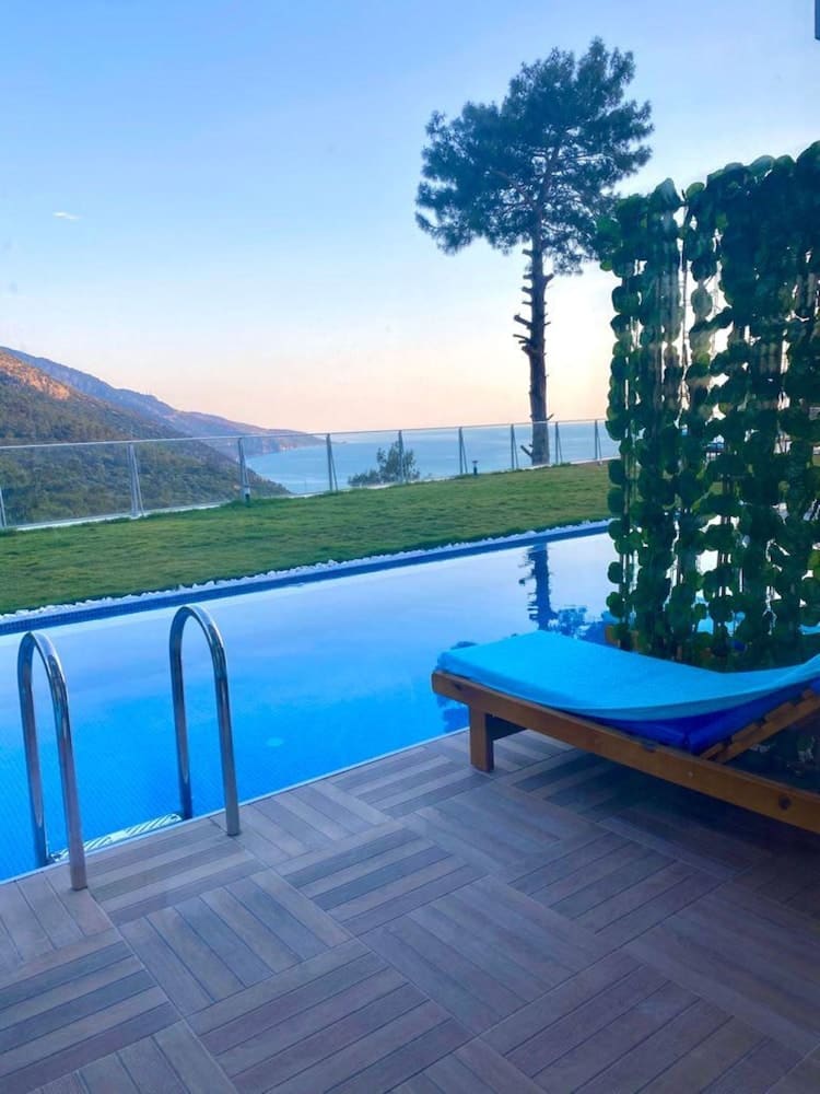 Private plunge pool at King Royal Palace Ölüdeniz, Fethiye — photo 4