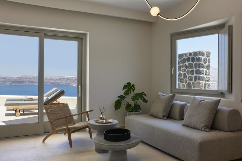 Private plunge pool at Apanemo Hotel, Santorini — photo 5