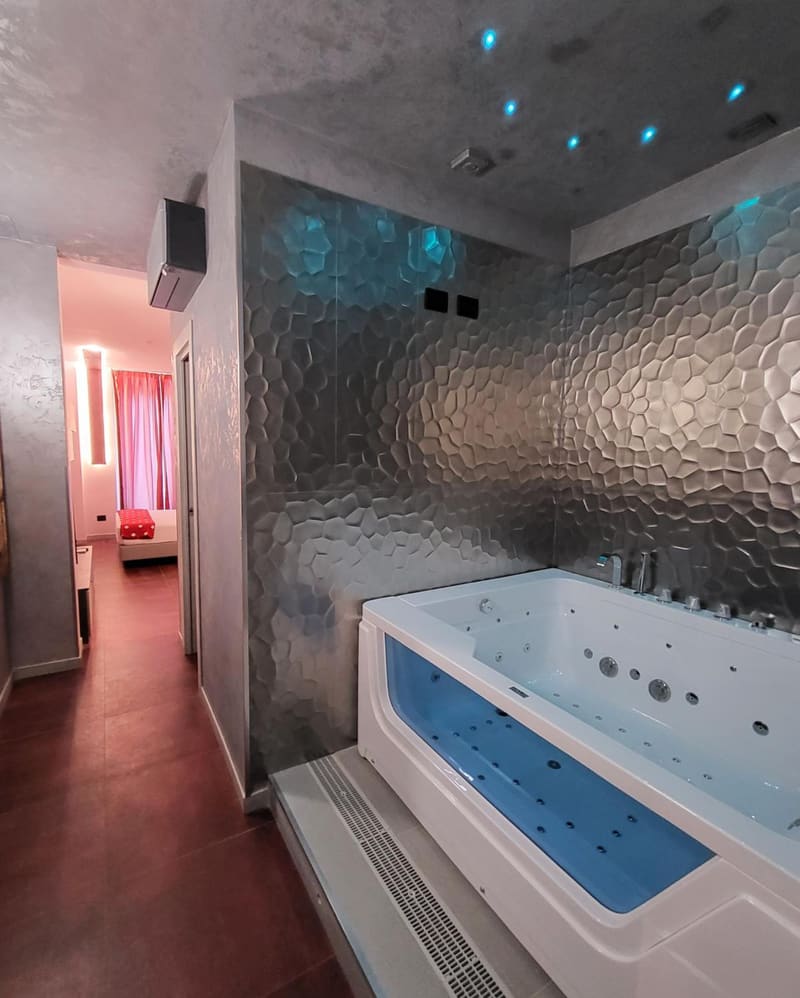 Private hot tub at Hotel Relais Dei Papi, Rome, photo 5