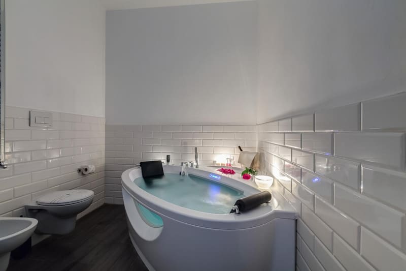 Private hot tub at Relais Colonna 27, Rome, photo 5