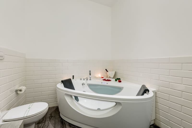 Private hot tub at Relais Colonna 27, Rome, photo 3