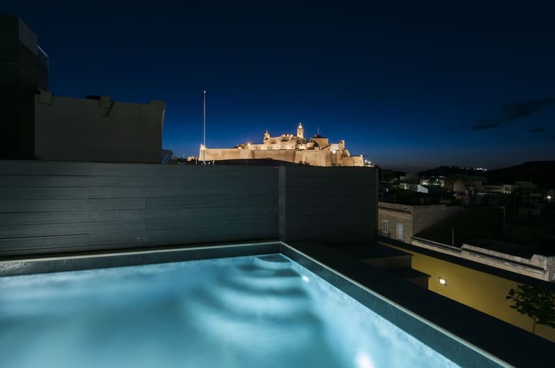 Private hot tub at The Duke Boutique Hotel, Victoria — photo 3