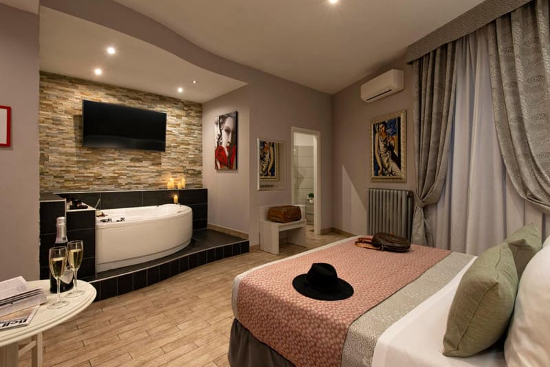Private hot tub at Five Rooms Rome Guesthouse, Rome, photo 5