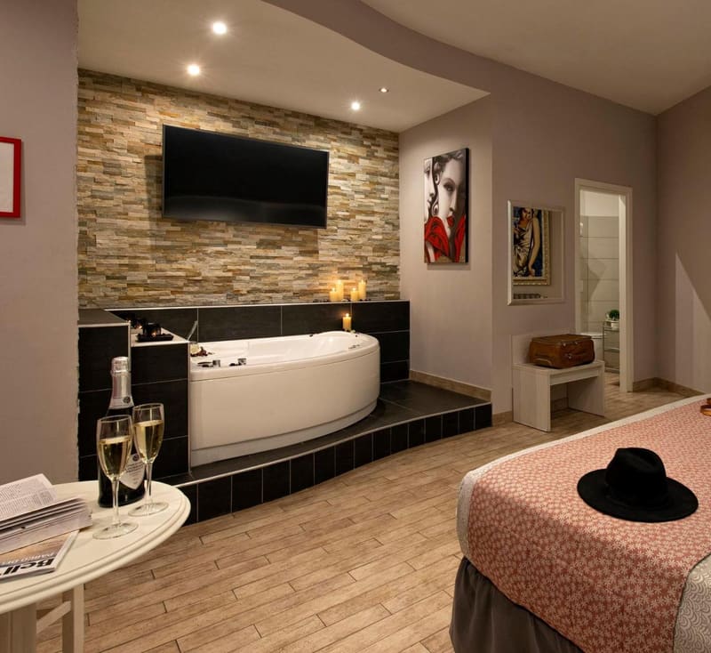 Private hot tub at Five Rooms Rome Guesthouse, Rome