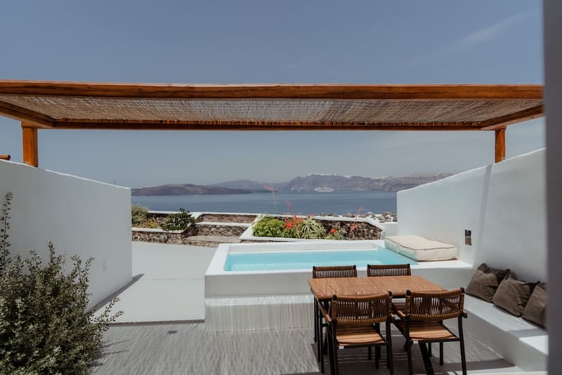 Private plunge pool at Goulielmos Hotel & Spa, Santorini — photo 2
