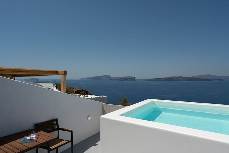 Private plunge pool at Goulielmos Hotel & Spa, Santorini — photo 4