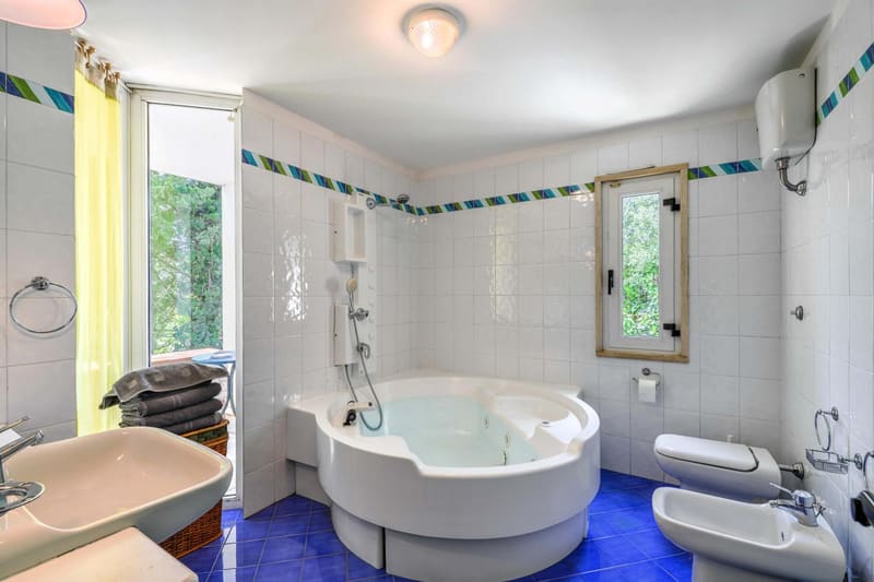 Private hot tub at Amoredimare B&B in Villa, Polignano a Mare, photo 4