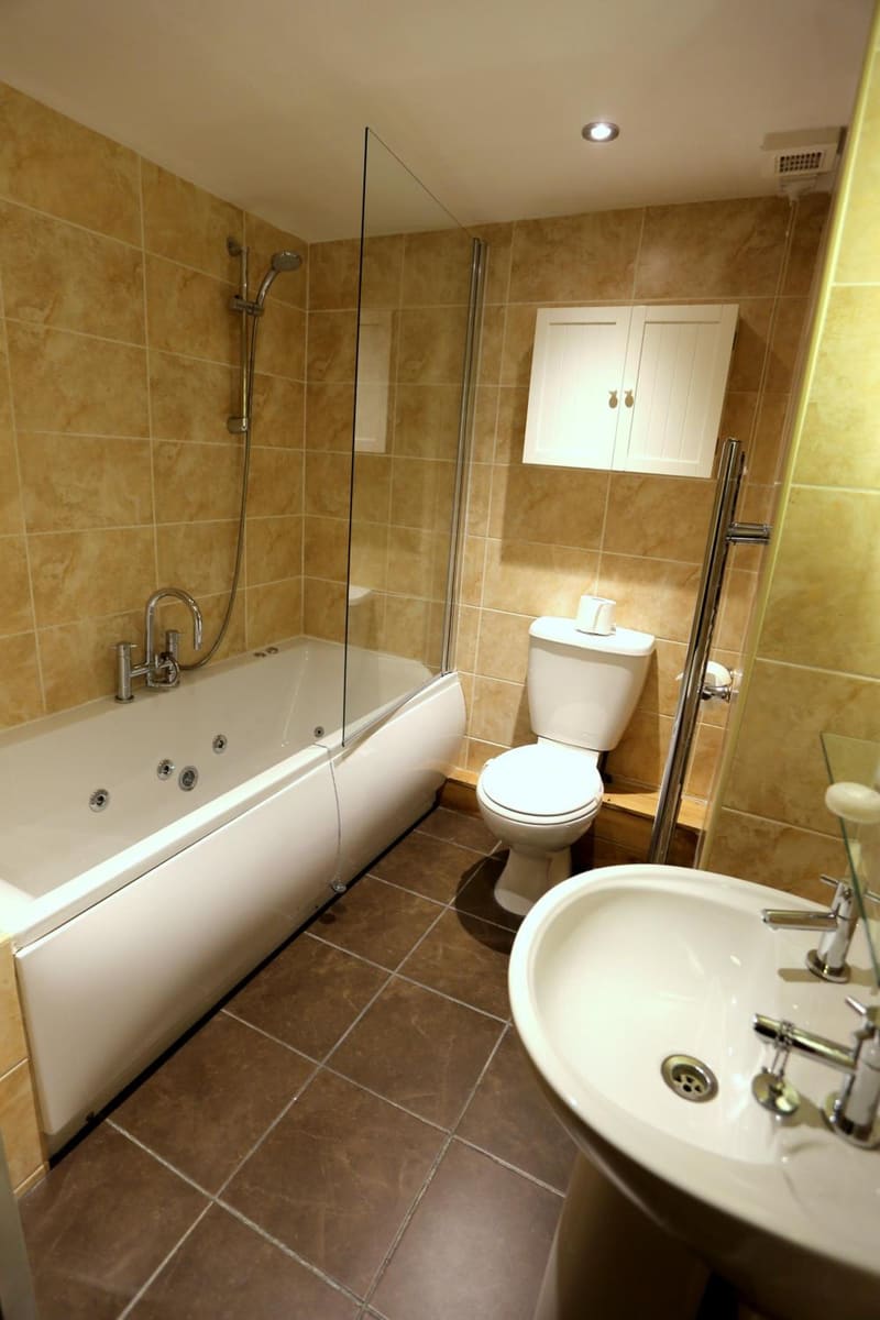 Private jacuzzi at Woodlands, Windermere, photo 3
