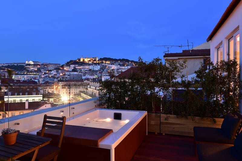 Private hot tub at Casa Balthazar, Lisbon — photo 4