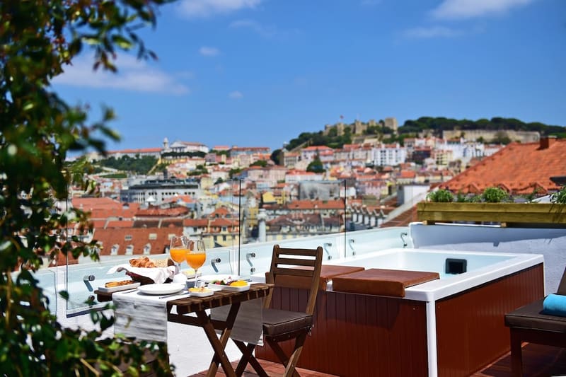 Private hot tub at Casa Balthazar, Lisbon — photo 3