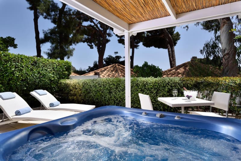 Private hot tub at La Plage Resort, Taormina — photo 2