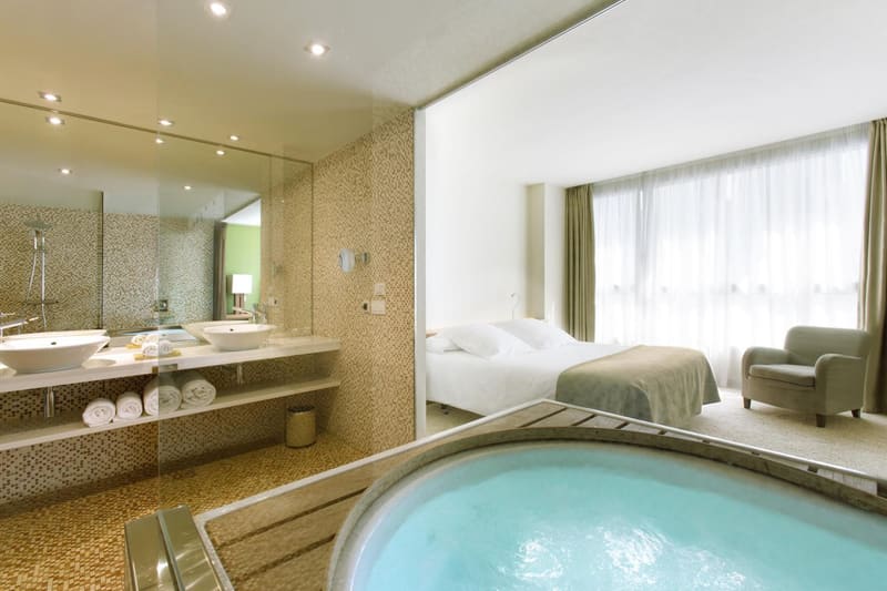 Private hot tub at Hotel SB Diagonal Zero 4 Sup, Barcelona — photo 4