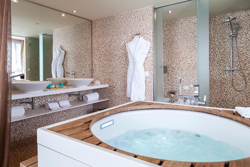 Private hot tub at Hotel SB Diagonal Zero 4 Sup, Barcelona — photo 6