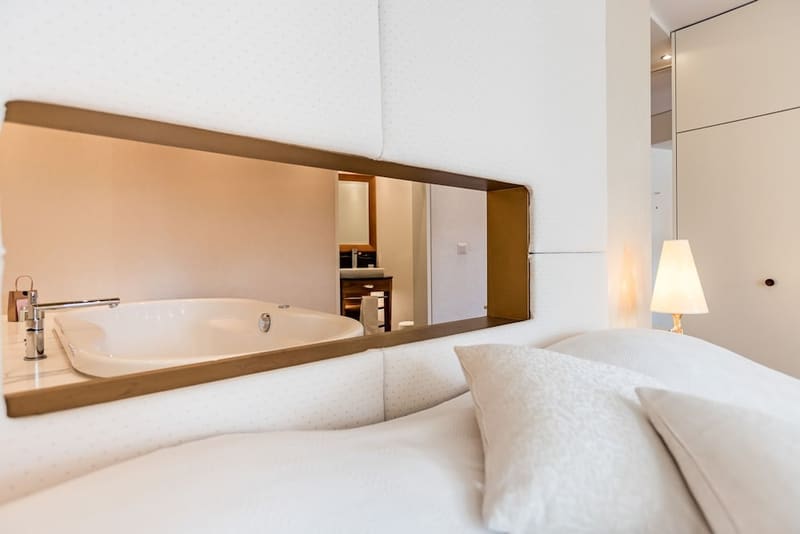 Hotels with a private in-room jacuzzi, hot tub or plunge pool in Lucerne