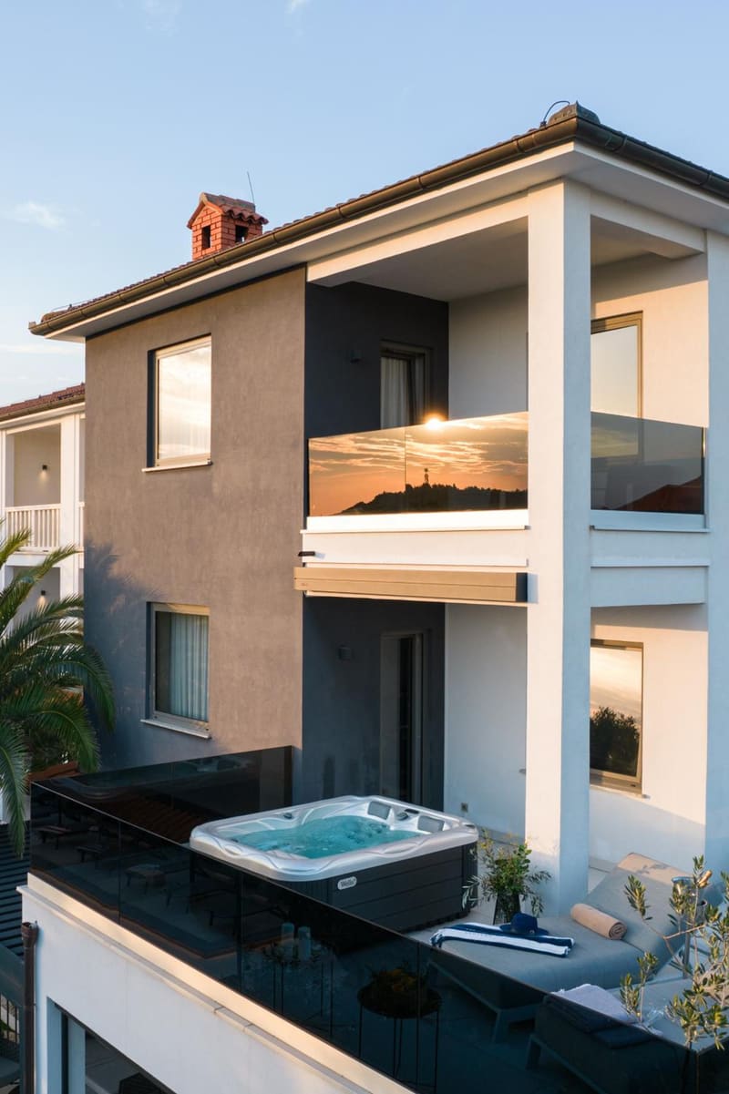 Private jacuzzi at Residence Vaal, Rovinj — photo 6