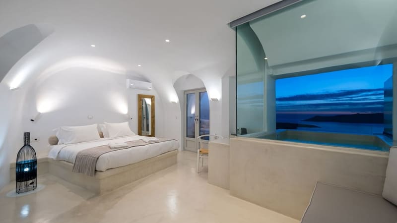 Private hot tub at Iriana Suites, Santorini — photo 5
