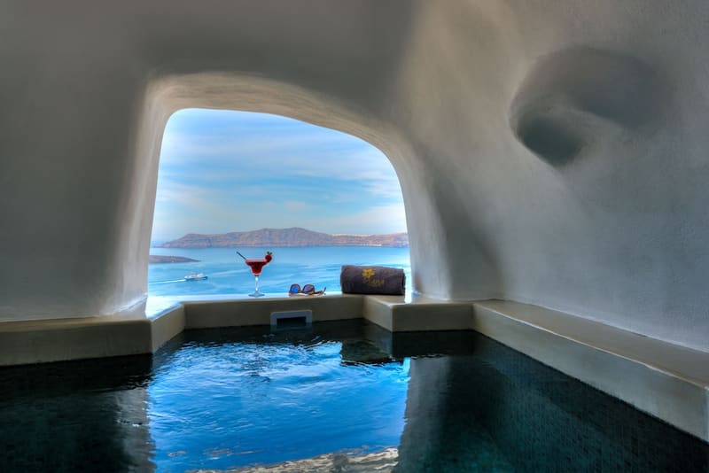 Private hot tub at Iriana Suites, Santorini — photo 3