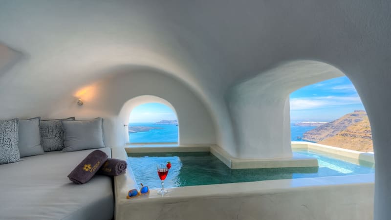 Private hot tub at Iriana Suites, Santorini — photo 2