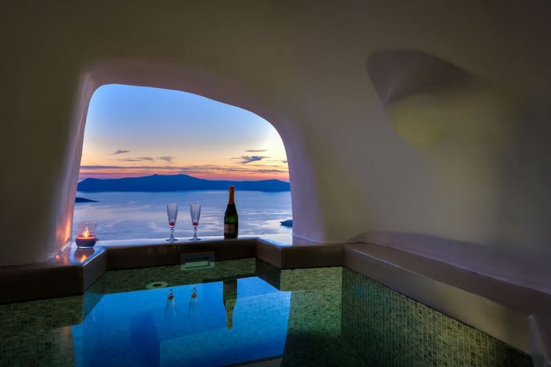 Private hot tub at Iriana Suites, Santorini — photo 4
