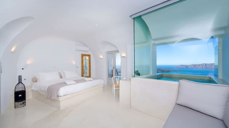 Private hot tub at Iriana Suites, Santorini — photo 6
