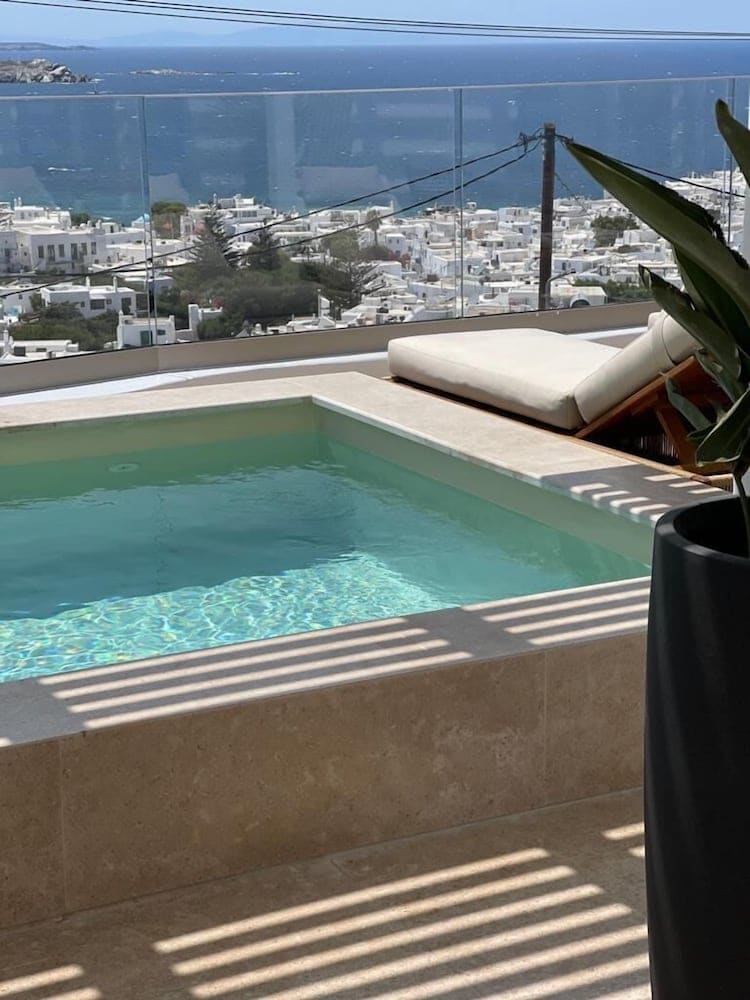 Private hot tub at Numi Boutique Hotel Mykonos, Mykonos — photo 4