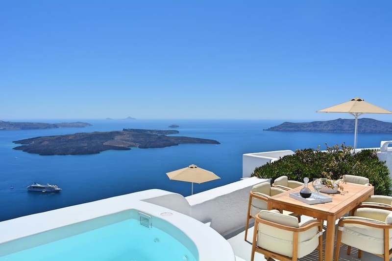 Private hot tub at Cocoon Suites, Santorini — photo 3
