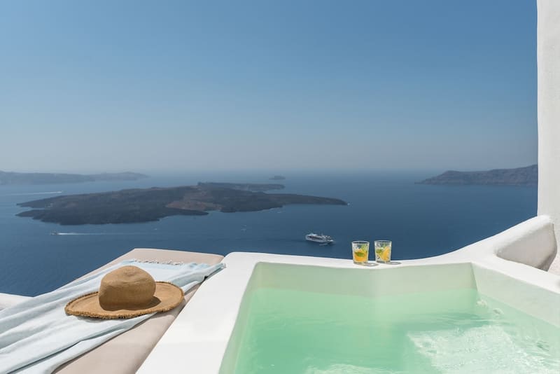 Private hot tub at Cocoon Suites, Santorini — photo 2