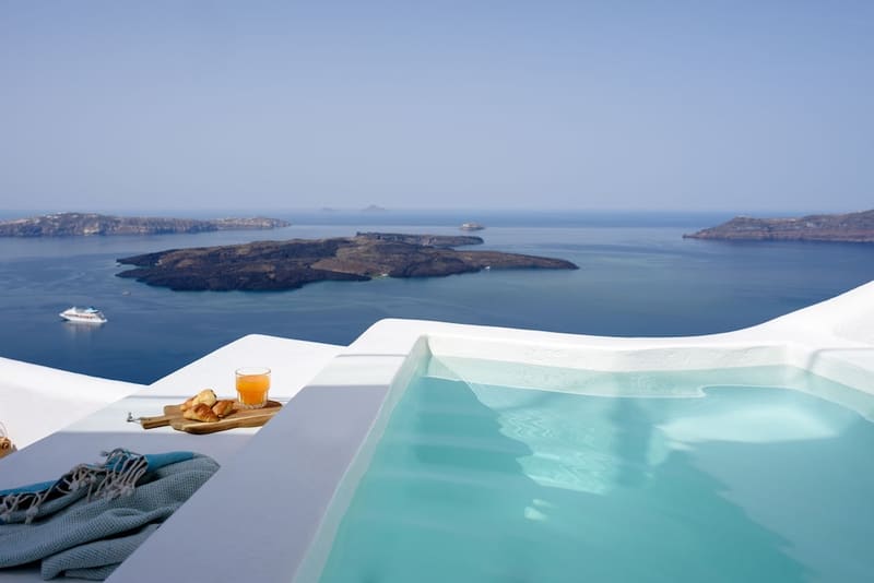 Private hot tub at Cocoon Suites, Santorini — photo 3