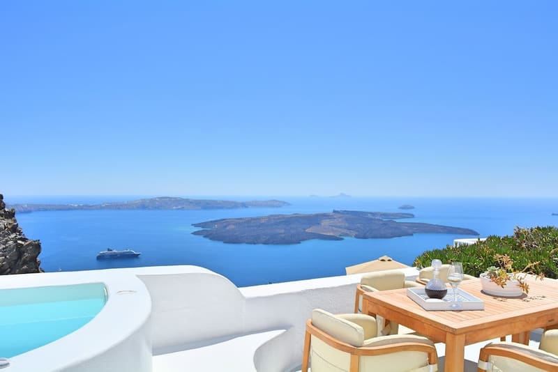 Private hot tub at Cocoon Suites, Santorini, photo 6
