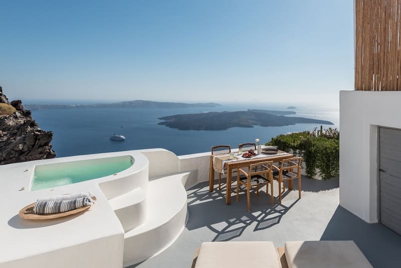 Private hot tub at Cocoon Suites, Santorini — photo 4