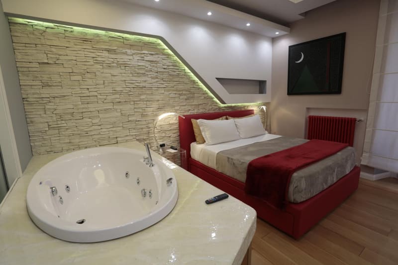 Private hot tub at Luxury on the River, Rome, photo 2