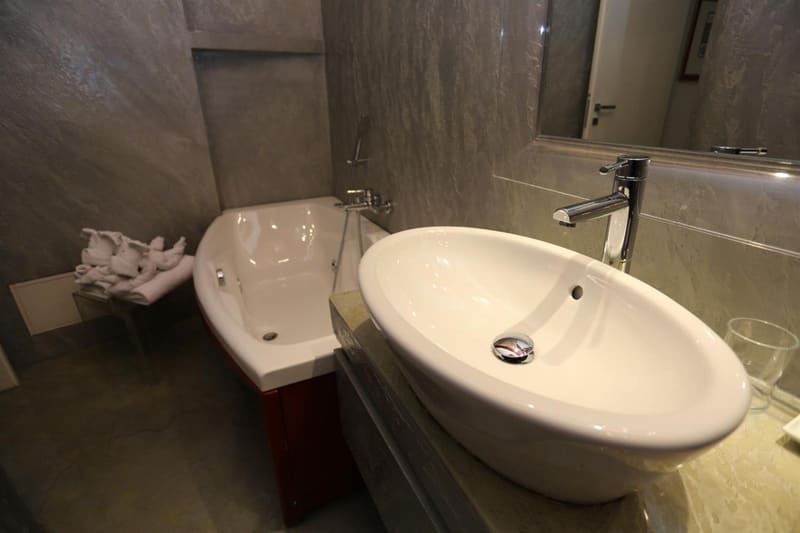 Private hot tub at Luxury on the River, Rome, photo 6