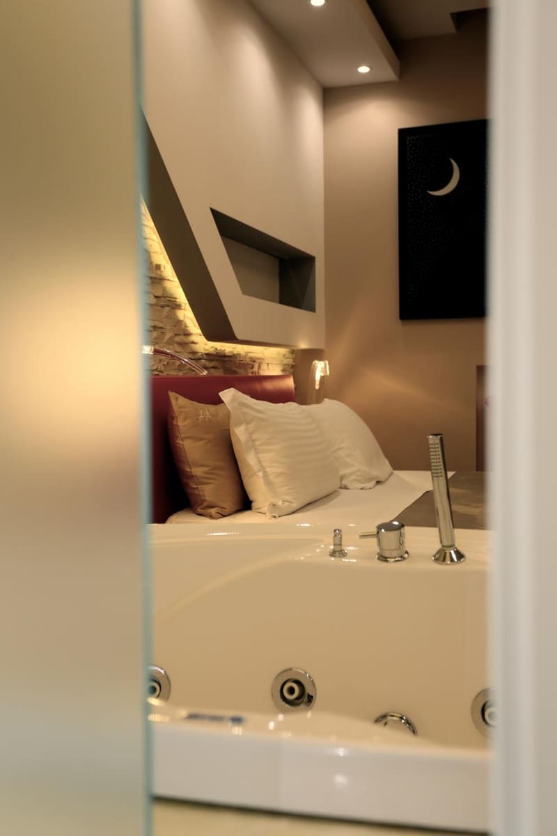 Private hot tub at Luxury on the River, Rome, photo 4
