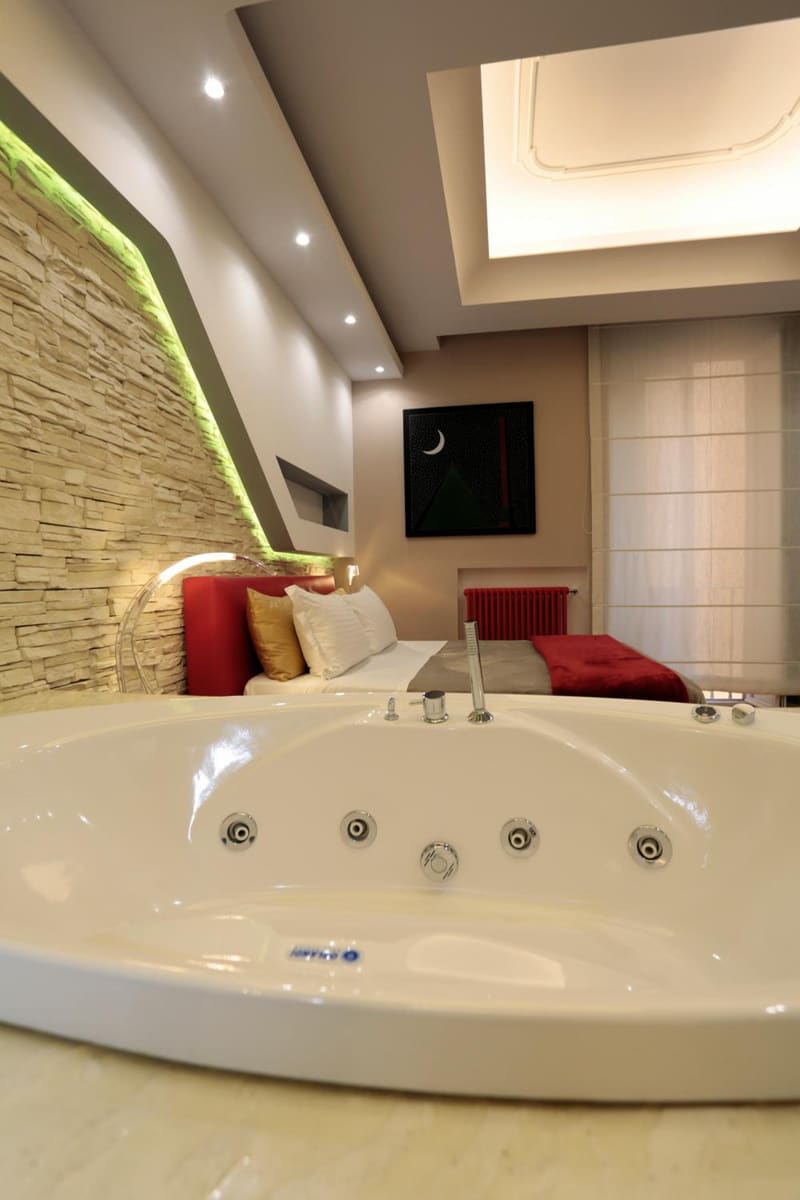 Private hot tub at Luxury on the River, Rome