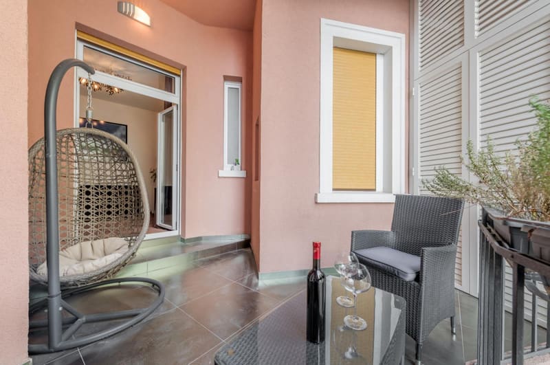 Private jacuzzi at Starlight Luxury Rooms, Split — photo 4