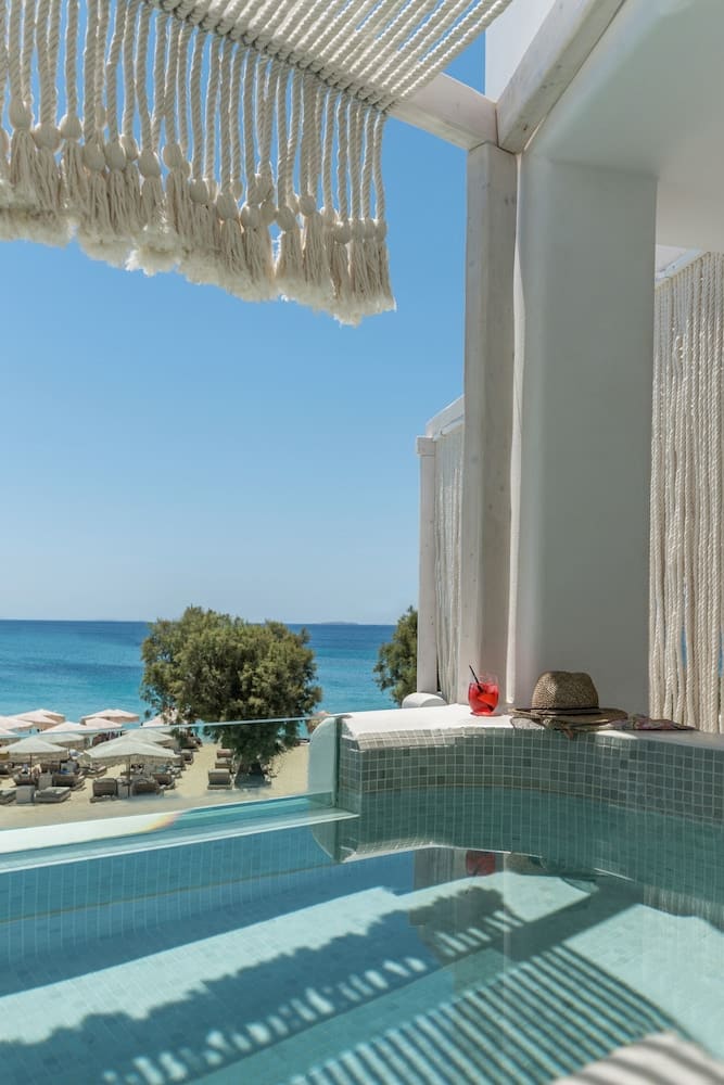 Private hot tub at Virtu Suites, Naxos — photo 2