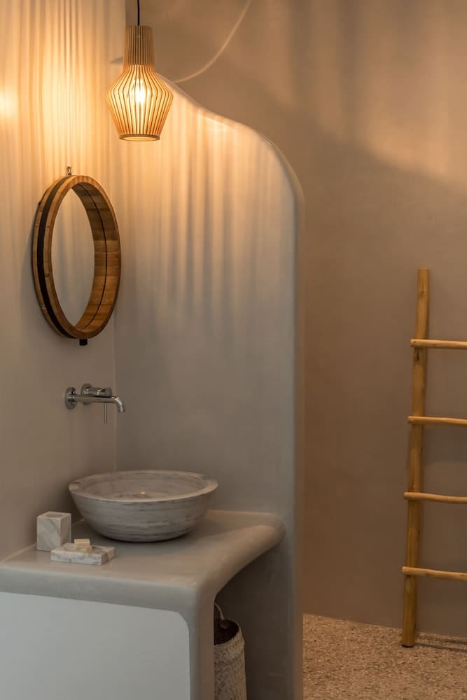 Private hot tub at Virtu Suites, Naxos — photo 6