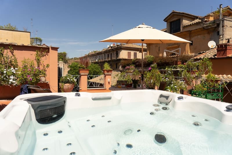 Hotels with a private in-room jacuzzi, hot tub or plunge pool in Rome