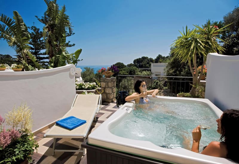 Private hot tub at Hotel La Floridiana, Capri — photo 2