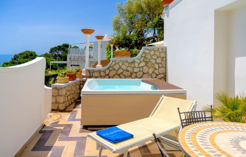 Private hot tub at Hotel La Floridiana, Capri