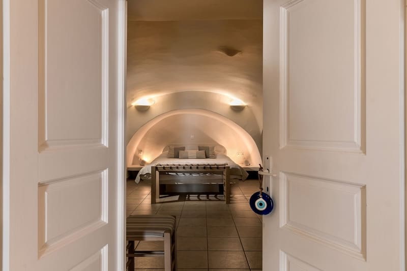 Private jacuzzi at Blue Dolphins Apartments & Suites, Santorini — photo 4