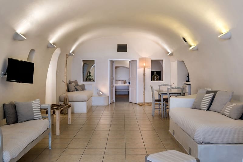 Private jacuzzi at Blue Dolphins Apartments & Suites, Santorini — photo 3