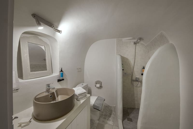 Private jacuzzi at Blue Dolphins Apartments & Suites, Santorini — photo 6