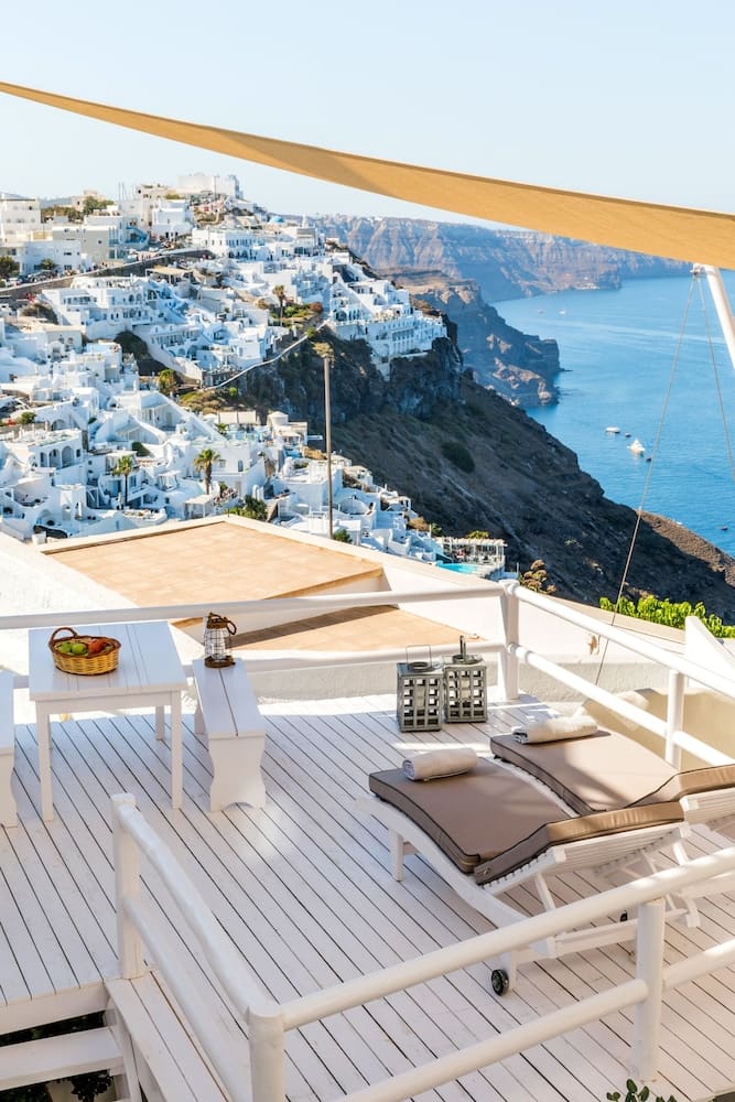 Private jacuzzi at Blue Dolphins Apartments & Suites, Santorini — photo 5