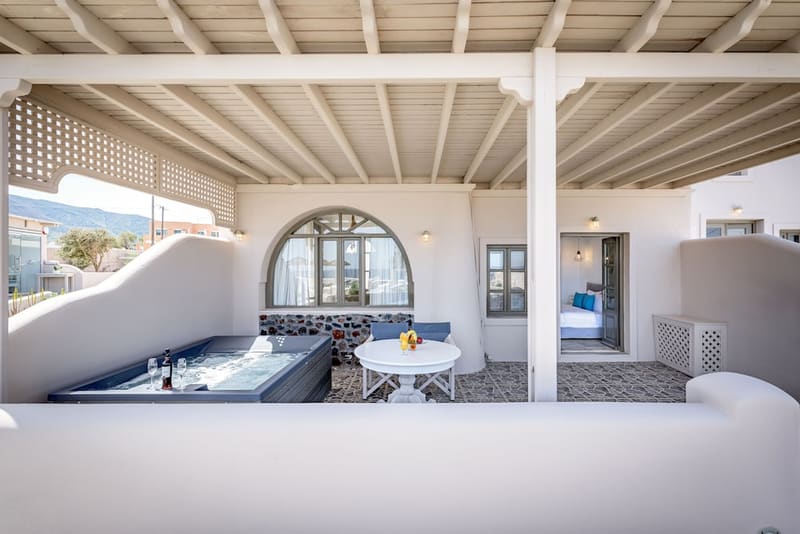 Private plunge pool at En Plo Boutique Suites, Santorini