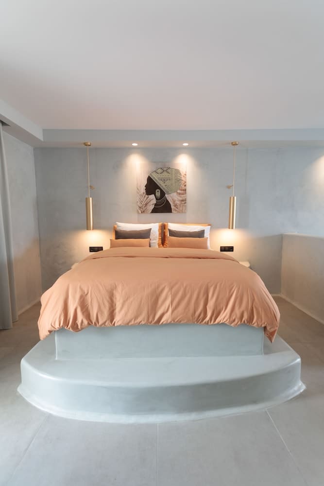 Private hot tub at Iphimedeia Apartments & Suites, Naxos