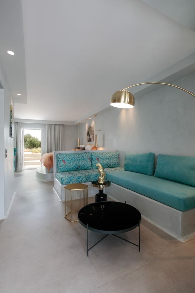 Private hot tub at Iphimedeia Apartments & Suites, Naxos — photo 3